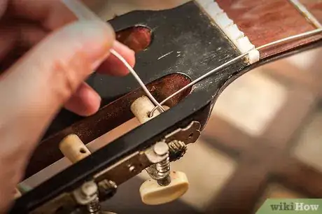 Image intitulée Change Classical Guitar Strings Step 7