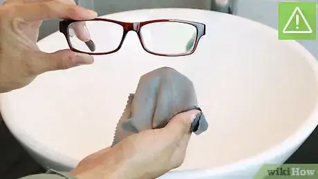 Image intitulée Clean Eyeglasses Step 11