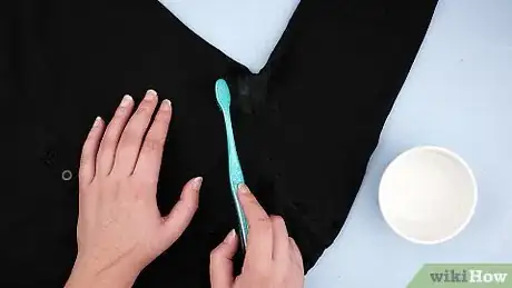 Image intitulée Get Rid of Deodorant Stains Step 1