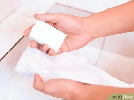 Image intitulée Remove Fabric Softener Stains Step 2