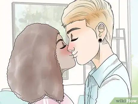 Image intitulée Have a Long Passionate Kiss With Your Girlfriend_Boyfriend Step 5