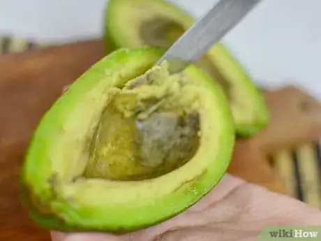 Image intitulée Peel an Avocado Step 6