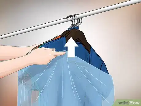 Image intitulée Move Clothes Hangers Step 11