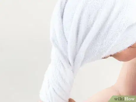 Image intitulée Create a Turban With a Towel to Dry Wet Hair Step 9