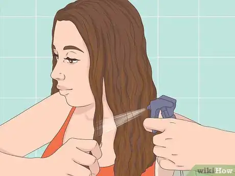 Image intitulée Dye Your Hair from Brown to Blonde Without Bleach Step 14