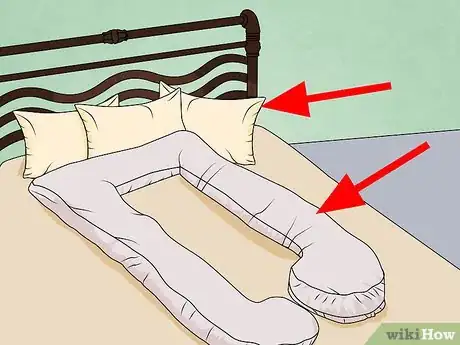 Image intitulée Lie Down in Bed During Pregnancy Step 1