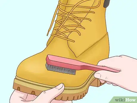 Image intitulée Clean Timberland Boots Step 3