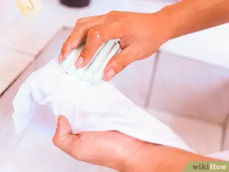 Image intitulée Remove Fabric Softener Stains Step 3