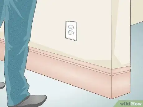 Image intitulée Add an Electrical Outlet to a Wall Step 4