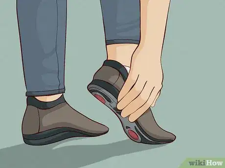 Image intitulée Stretch Suede Shoes Step 12