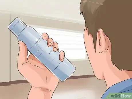 Image intitulée Spray Yourself With Deodorant Step 3