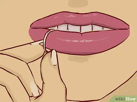 Image intitulée Treat a Cut Lip Step 6