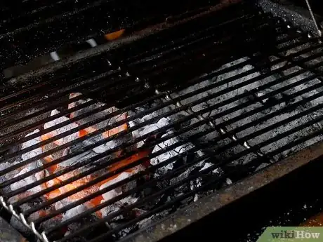 Image intitulée Light a Charcoal Grill Step 13