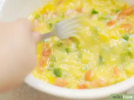 Image intitulée Make a Fluffy 3 Egg Omelette Step 6