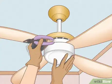 Image intitulée Replace a Light Bulb in a Ceiling Fan Step 3