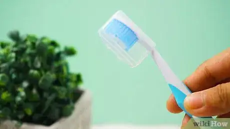 Image intitulée Sanitize a Toothbrush Step 10