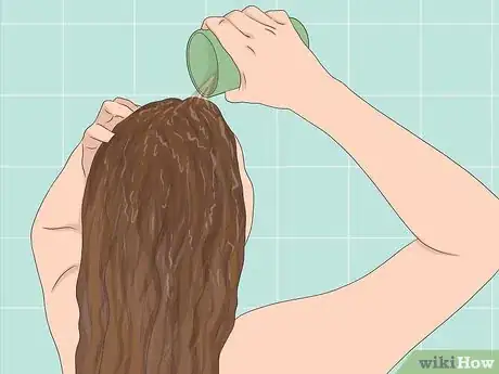 Image intitulée Dye Your Hair from Brown to Blonde Without Bleach Step 15
