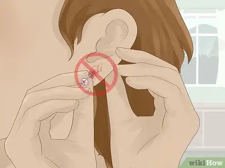 Image intitulée Clean an Infected Ear Piercing Step 2