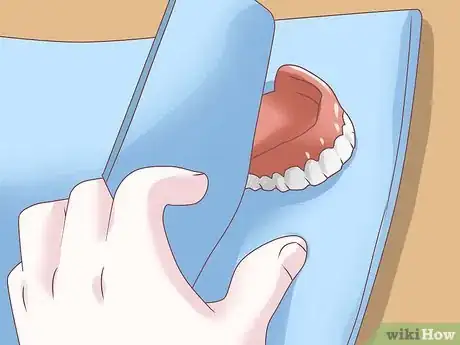 Image intitulée Prevent Stains on Dentures Step 10