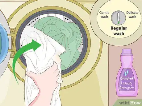 Image intitulée Get Sweat Stains out of Clothing Step 5