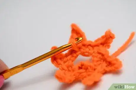Image intitulée Crochet a Star Step 10