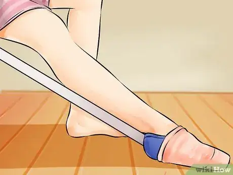 Image intitulée Put on Compression Stockings Step 14