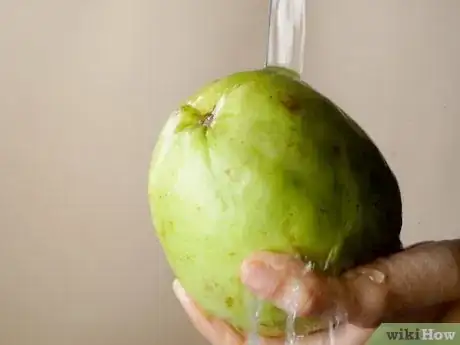 Image intitulée Eat Guava Step 5