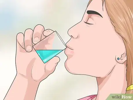 Image intitulée Clean Your Tongue Properly Step 10