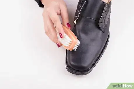 Image intitulée Clean Dr. Martens Shoes Step 3