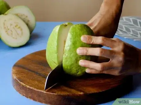 Image intitulée Eat Guava Step 6