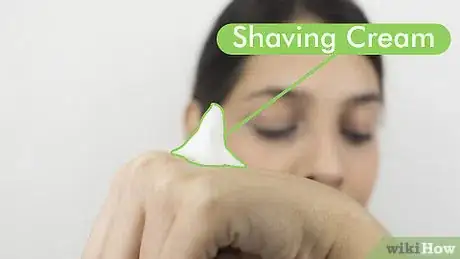 Image intitulée Shape Your Eyebrows with a Razor Step 2