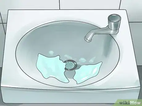 Image intitulée Use Mouthwash Properly Step 9