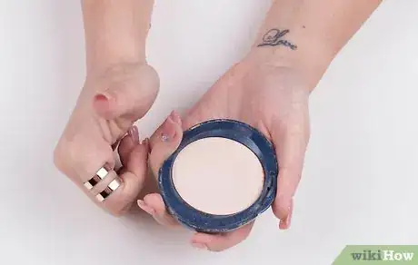 Image intitulée Apply Powder Foundation Step 11