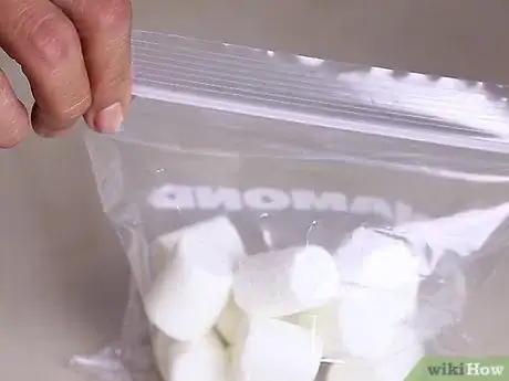 Image intitulée Keep an Opened Bag of Marshmallows Fresh Step 6