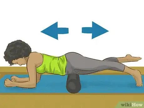 Image intitulée Stretch Your Back Using a Foam Roller Step 8
