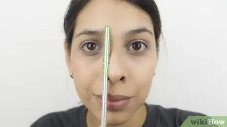 Image intitulée Shape Your Eyebrows with a Razor Step 9