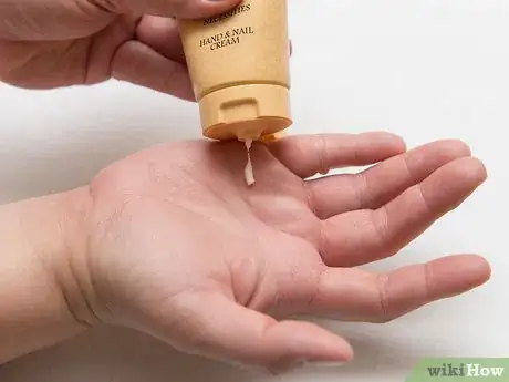 Image intitulée Make Your Hands Soft Like a Baby Step 10