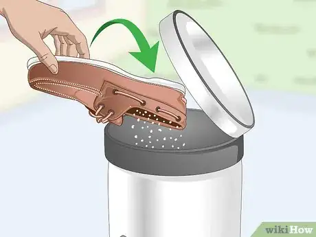 Image intitulée Remove Odor from Your Shoes with Baking Soda Step 4