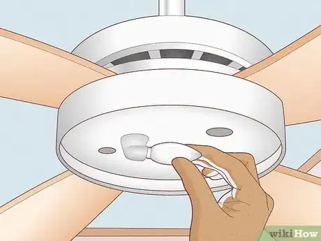 Image intitulée Replace a Light Bulb in a Ceiling Fan Step 12