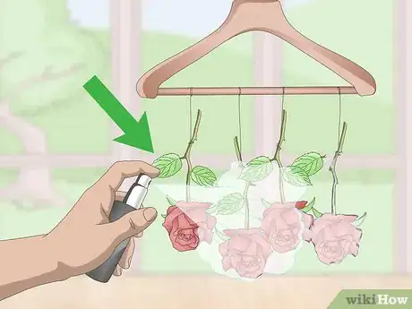 Image intitulée Preserve Flowers with Hairspray Step 10