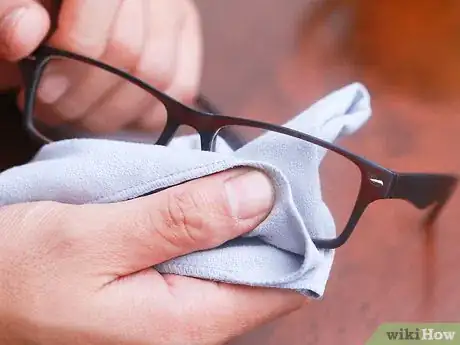 Image intitulée Remove Scratches From Plastic Lens Glasses Step 1