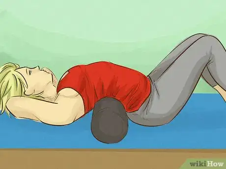Image intitulée Stretch Your Back Using a Foam Roller Step 3