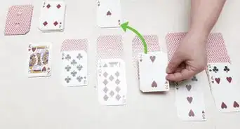 placer les cartes pour jouer au solitaire