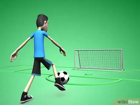 Image intitulée Shoot a Soccer Ball Step 3