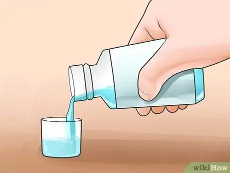 Image intitulée Use Mouthwash Properly Step 1