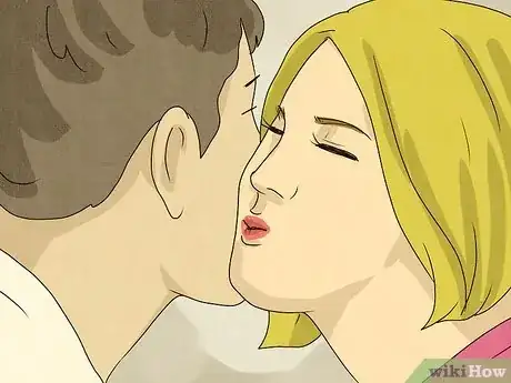 Image intitulée What Are Different Ways to Kiss Your Boyfriend Step 6