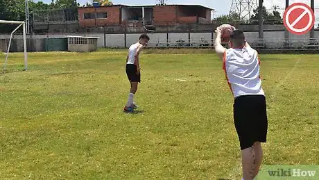 Image intitulée Do a Throw in Soccer Step 14