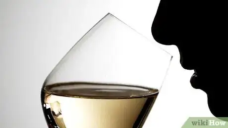 Image intitulée Hold a Wine Glass Step 14