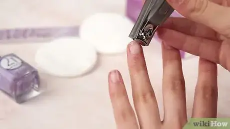 Image intitulée Buff Your Nails Step 2