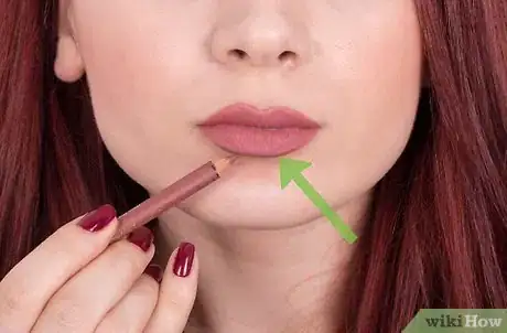 Image intitulée Make Lips Look Bigger Step 16